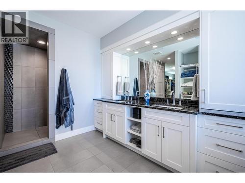 11537 Okanagan Centre Road W, Lake Country, BC - Indoor Photo Showing Bathroom