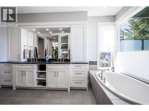 11537 Okanagan Centre Road W, Lake Country, BC - Indoor