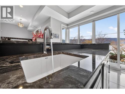 11537 Okanagan Centre Road W, Lake Country, BC - Indoor Photo Showing Kitchen