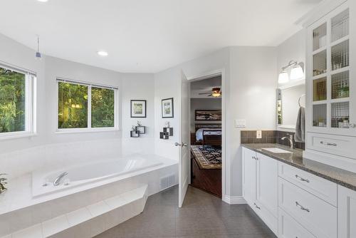 2242 200 Street, Langley, BC - Indoor Photo Showing Bathroom