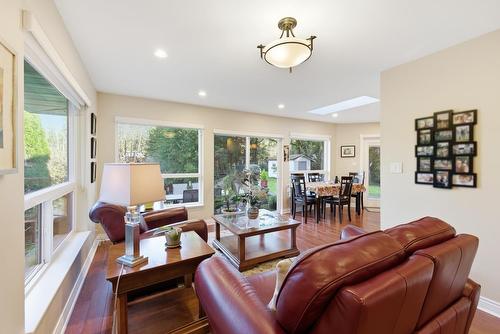 2242 200 Street, Langley, BC - Indoor Photo Showing Living Room
