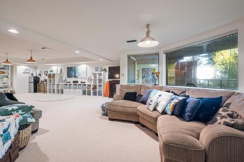 1311 133A Street, Surrey, BC - Indoor Photo Showing Living Room