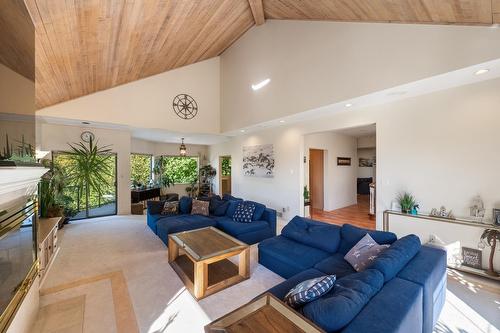 1311 133A Street, Surrey, BC - Indoor Photo Showing Living Room