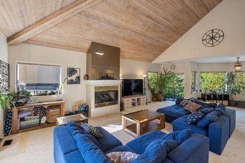 1311 133A Street, Surrey, BC - Indoor Photo Showing Living Room With Fireplace