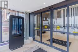 812 - 220 MISSINNIHE WAY  Mississauga, ON L5H 0A9