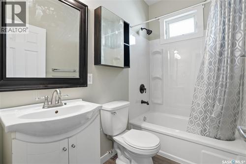 726 Cameron Street, Regina, SK - Indoor Photo Showing Bathroom