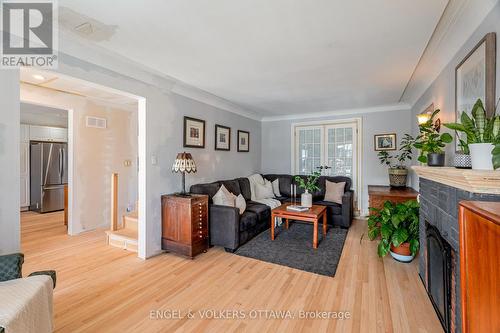 99 Glynn Avenue, Ottawa, ON - Indoor Photo Showing Living Room