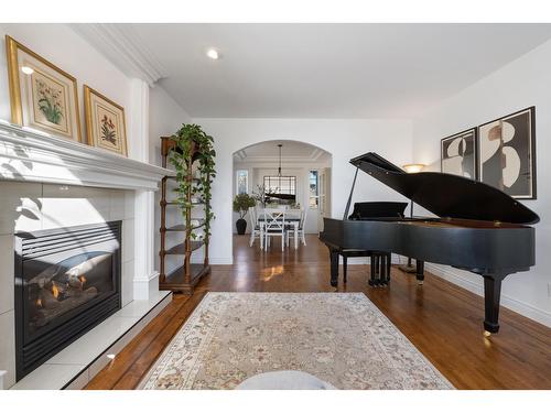 14027 Blackburn Avenue, White Rock, BC - Indoor With Fireplace