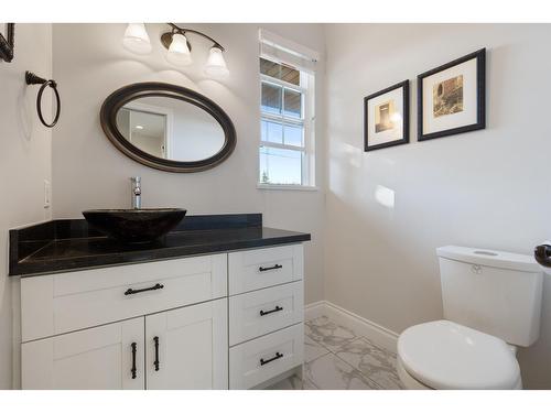 14027 Blackburn Avenue, White Rock, BC - Indoor Photo Showing Bathroom