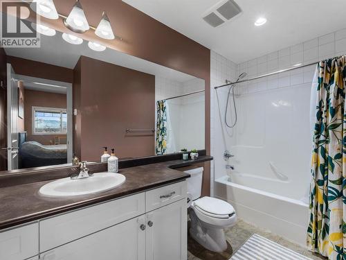 345 Mills Road Unit# 302, Kelowna, BC - Indoor Photo Showing Bathroom