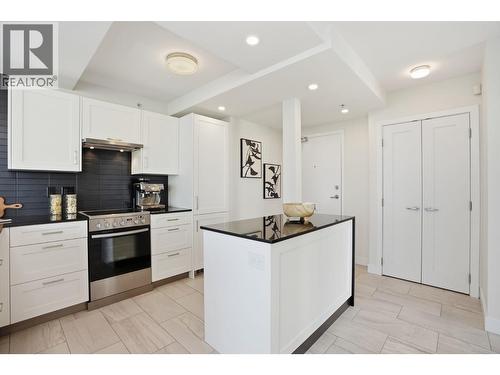 3206 1495 Richards Street, Vancouver, BC - Indoor Photo Showing Kitchen With Upgraded Kitchen