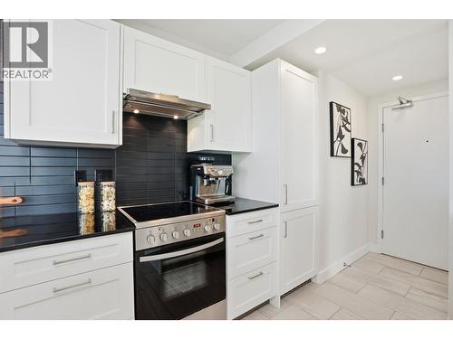 3206 1495 Richards Street, Vancouver, BC - Indoor Photo Showing Kitchen With Upgraded Kitchen