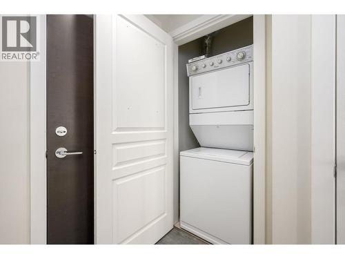 2307 3093 Windsor Gate, Coquitlam, BC - Indoor Photo Showing Laundry Room