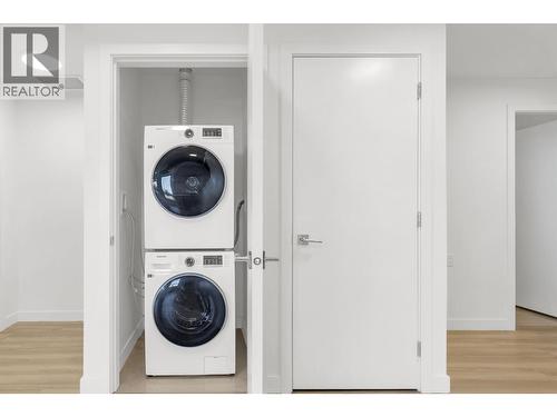 104 11913 Burnett Street, Maple Ridge, BC - Indoor Photo Showing Laundry Room