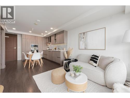 2105 433 Sw Marine Drive, Vancouver, BC - Indoor Photo Showing Living Room