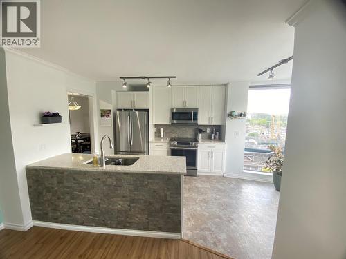 606 98 Tenth Street, New Westminster, BC - Indoor Photo Showing Kitchen With Double Sink With Upgraded Kitchen