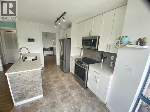 606 98 Tenth Street, New Westminster, BC - Indoor Photo Showing Kitchen With Double Sink With Upgraded Kitchen