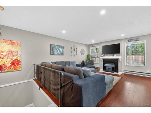 15 2998 Mouat Drive, Abbotsford, BC - Indoor Photo Showing Living Room With Fireplace