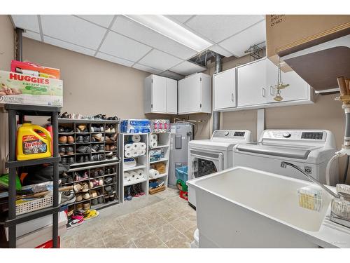 15 2998 Mouat Drive, Abbotsford, BC - Indoor Photo Showing Laundry Room