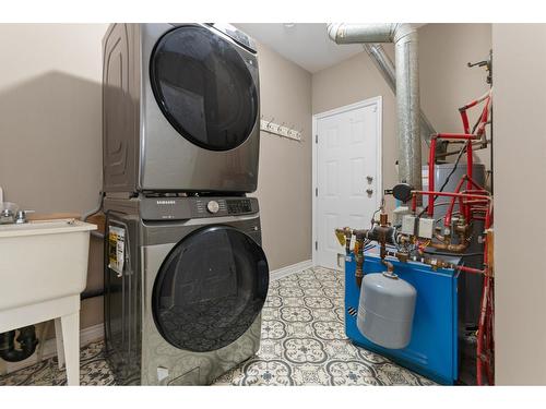 8004 Melburn Drive, Mission, BC - Indoor Photo Showing Laundry Room