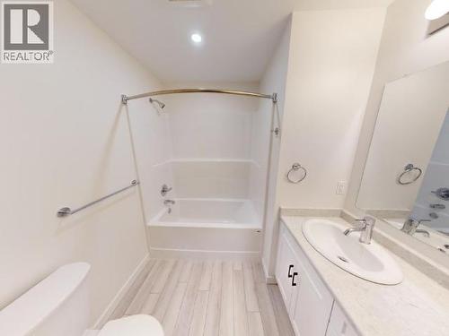 9-6730 Cranberry Street, Powell River, BC - Indoor Photo Showing Bathroom