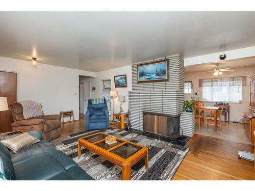 8736 154 Street, Surrey, BC - Indoor Photo Showing Living Room With Fireplace