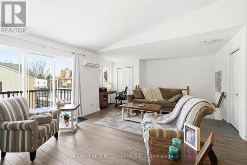 202 - 222 First Street E, Cornwall, ON - Indoor Photo Showing Living Room