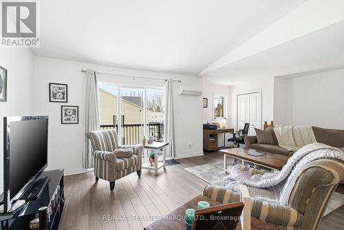 202 - 222 First Street E, Cornwall, ON - Indoor Photo Showing Living Room