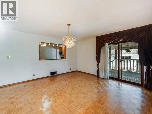 101 10Th Avenue, Castlegar, BC - Indoor Photo Showing Other Room