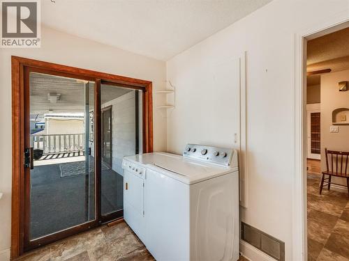101 10Th Avenue, Castlegar, BC - Indoor Photo Showing Laundry Room