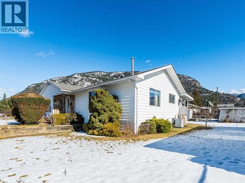101 10Th Avenue, Castlegar, BC - Outdoor