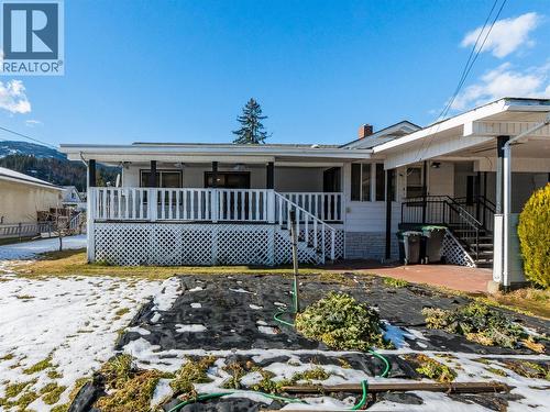 101 10Th Avenue, Castlegar, BC - Outdoor With Deck Patio Veranda
