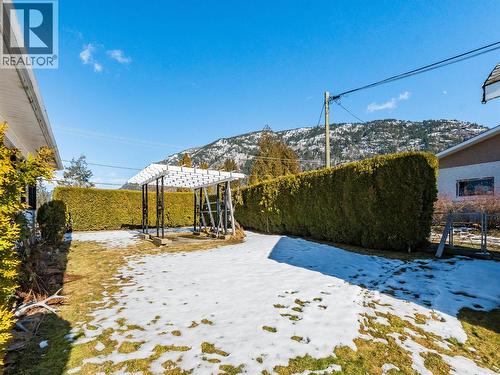 101 10Th Avenue, Castlegar, BC - Outdoor