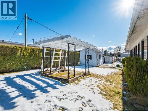 101 10Th Avenue, Castlegar, BC - Outdoor