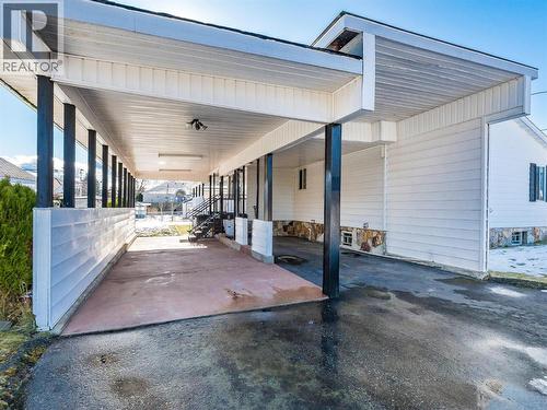 101 10Th Avenue, Castlegar, BC - Outdoor With Exterior