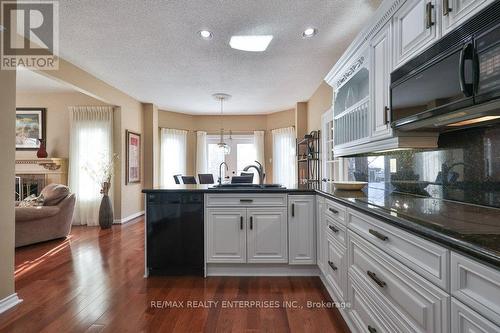 1658 Covington Terrace, Mississauga, ON - Indoor Photo Showing Kitchen