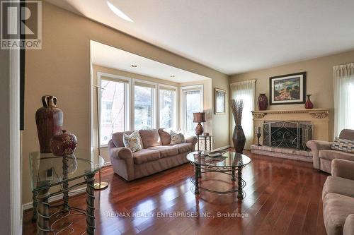 1658 Covington Terrace, Mississauga, ON - Indoor Photo Showing Living Room With Fireplace