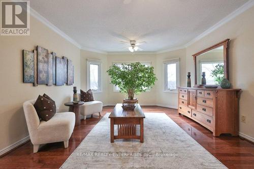 1658 Covington Terrace, Mississauga, ON - Indoor Photo Showing Living Room