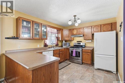 639 Wardlow Road, Saskatoon, SK - Indoor Photo Showing Kitchen