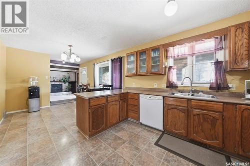 639 Wardlow Road, Saskatoon, SK - Indoor Photo Showing Kitchen With Double Sink