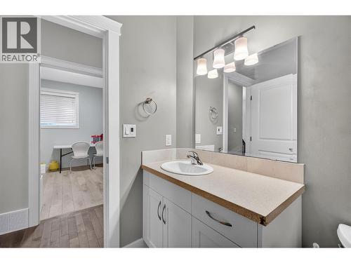 1581 20 Street Ne Unit# 36, Salmon Arm, BC - Indoor Photo Showing Bathroom