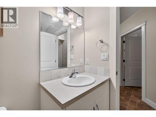 1581 20 Street Ne Unit# 36, Salmon Arm, BC - Indoor Photo Showing Bathroom