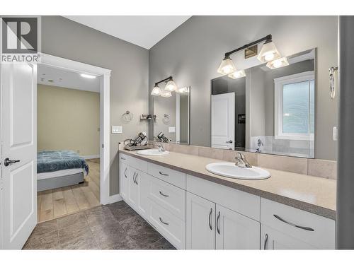 1581 20 Street Ne Unit# 36, Salmon Arm, BC - Indoor Photo Showing Bathroom