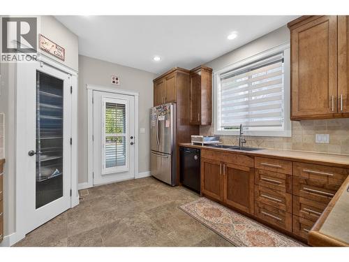 1581 20 Street Ne Unit# 36, Salmon Arm, BC - Indoor Photo Showing Kitchen With Double Sink