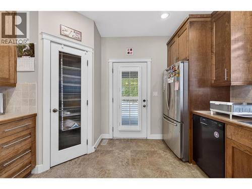 1581 20 Street Ne Unit# 36, Salmon Arm, BC - Indoor Photo Showing Kitchen