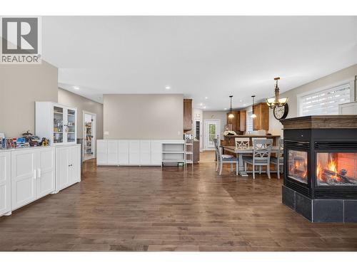 1581 20 Street Ne Unit# 36, Salmon Arm, BC - Indoor Photo Showing Living Room With Fireplace