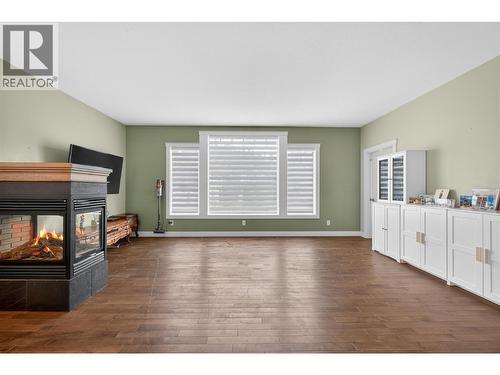 1581 20 Street Ne Unit# 36, Salmon Arm, BC - Indoor Photo Showing Living Room With Fireplace