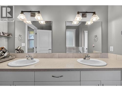 1581 20 Street Ne Unit# 36, Salmon Arm, BC - Indoor Photo Showing Bathroom
