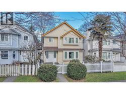 3539 NAPIER STREET  Vancouver, BC V5K 2X8