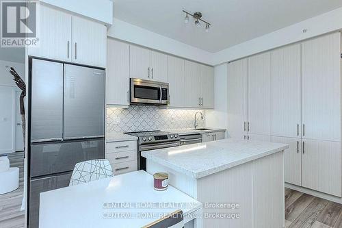 1405 - 75 Oneida Crescent, Richmond Hill, ON - Indoor Photo Showing Kitchen With Upgraded Kitchen